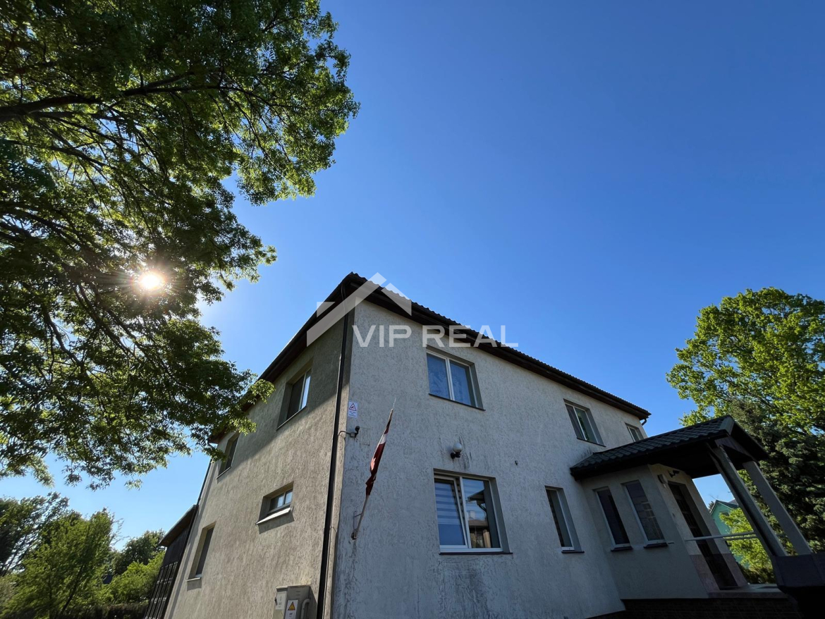 Plaša māja ar baseinu Jūrmalā!