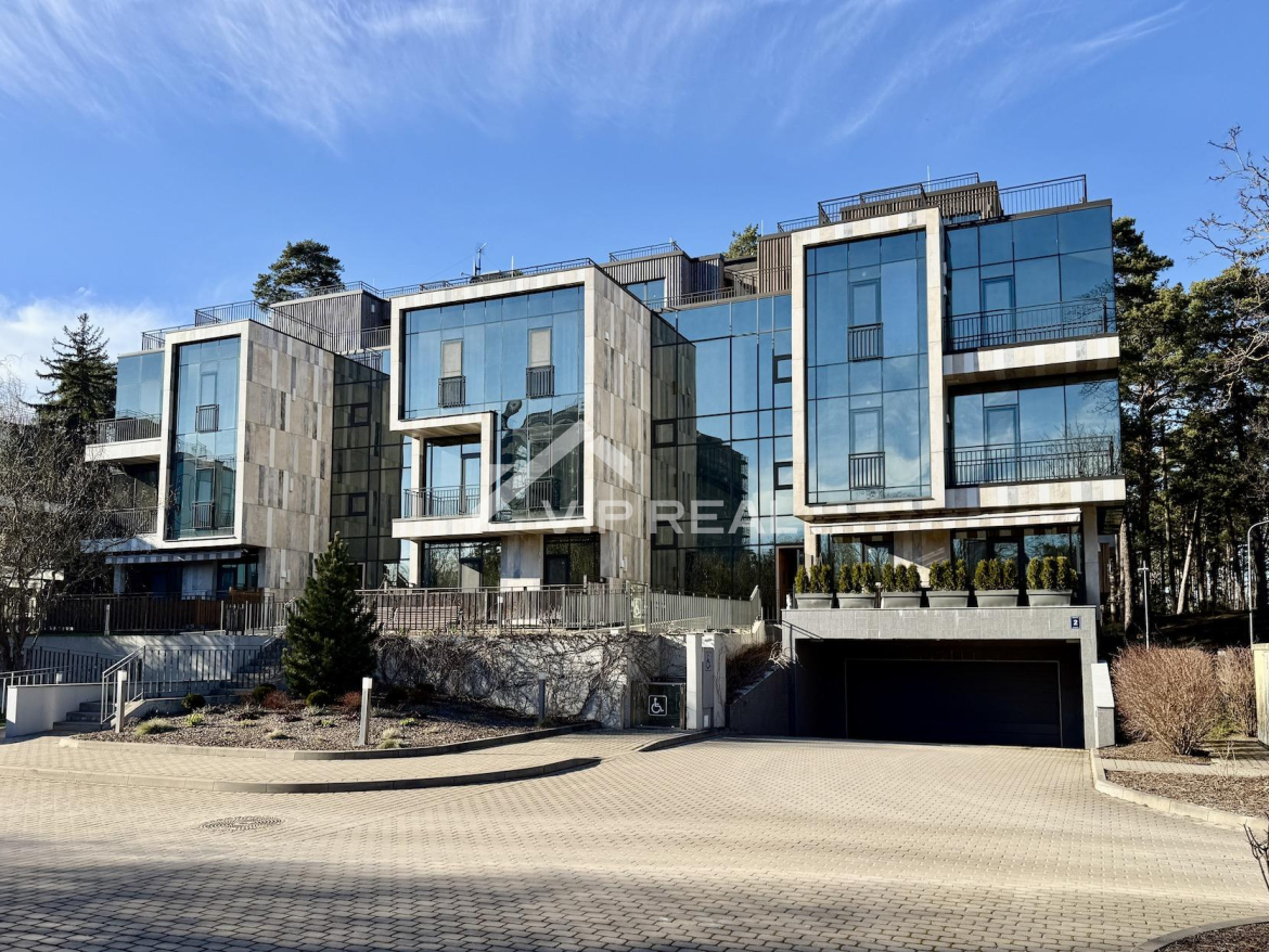 Plaši apartamenti 1-līnijā no jūras.