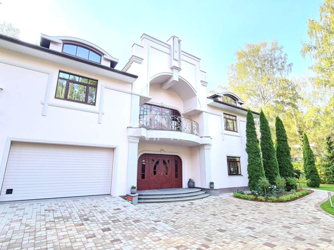 Ekskluzīva villa blakus jūrai!