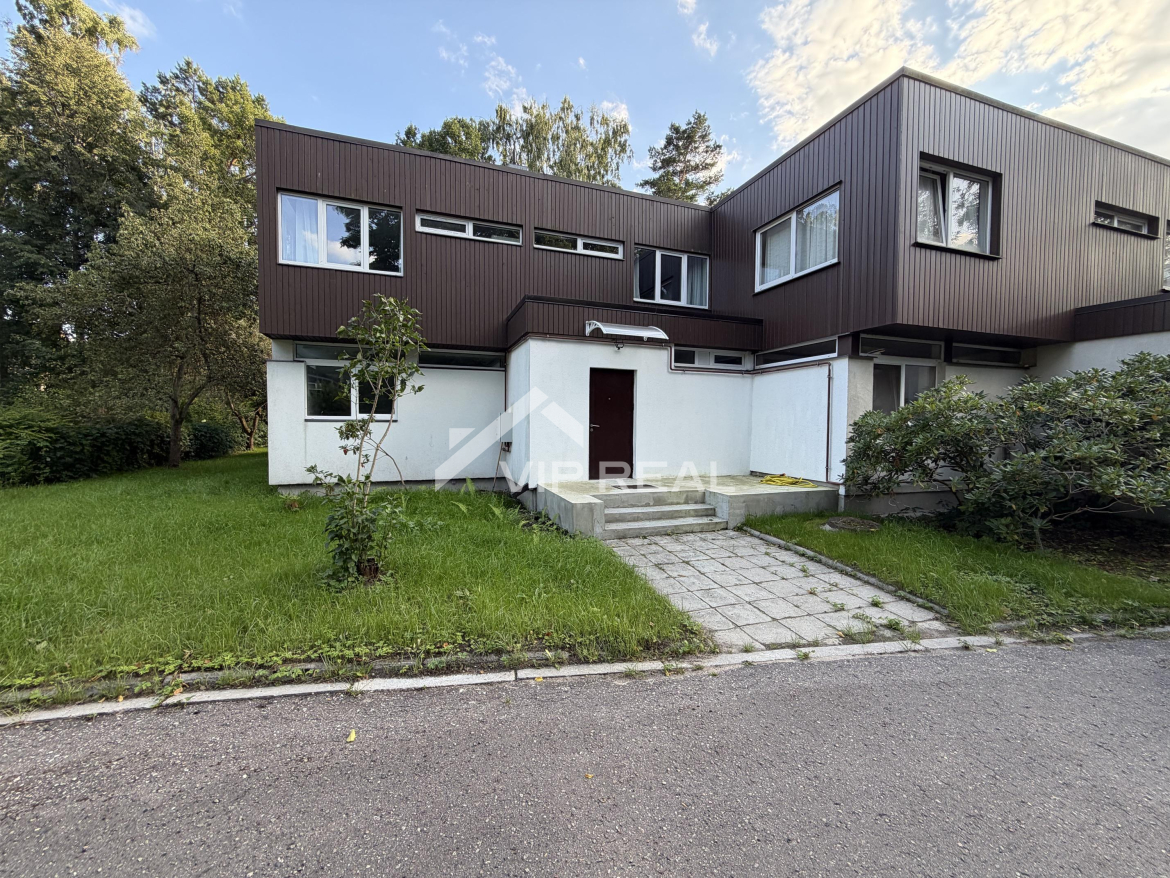 Jauna māja 1.līnijā no jūras!