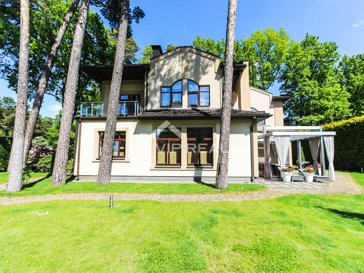 Villa 100 metru attālumā no jūras.