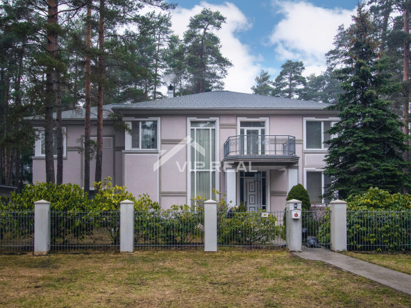 Ekskluzīva villa dažu soļu attālumā līdz jūrai.