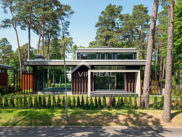 Ekskluzīva villa dažu soļu attālumā no jūras.