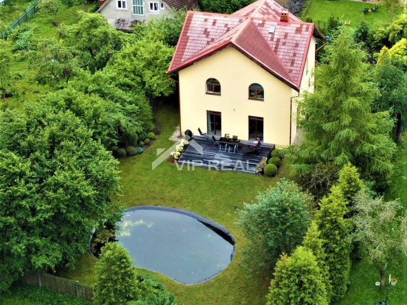 Moderna māja klusajā rajonā.