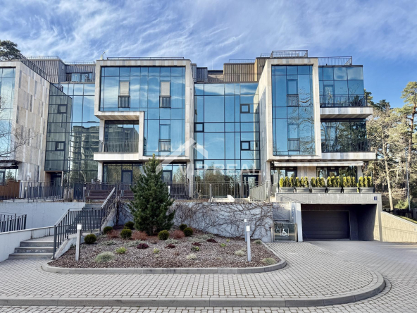 Plaši apartamenti ar 4 guļamistabām 1.līnijā.