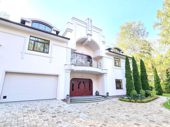 Ekskluzīva villa blakus jūrai!