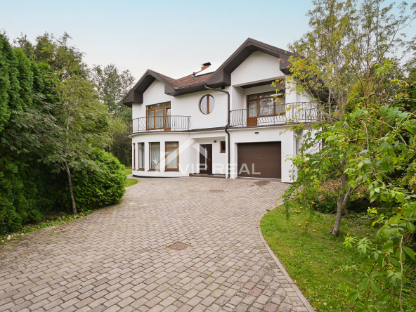 Eleganta māja ar pirtsmāju Jūrmalā!