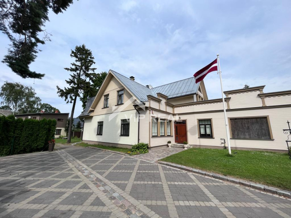 Māja ar 5 guļamistabām.