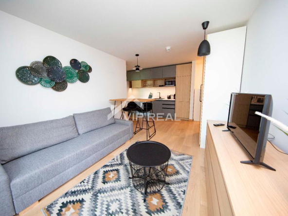 Jauns dzīvoklis loft stilā blakus Dzintaru mežaparkam.