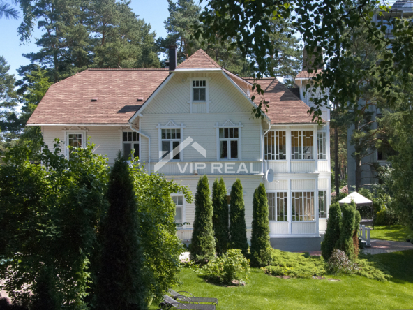 Māja ar skatu uz jūru.