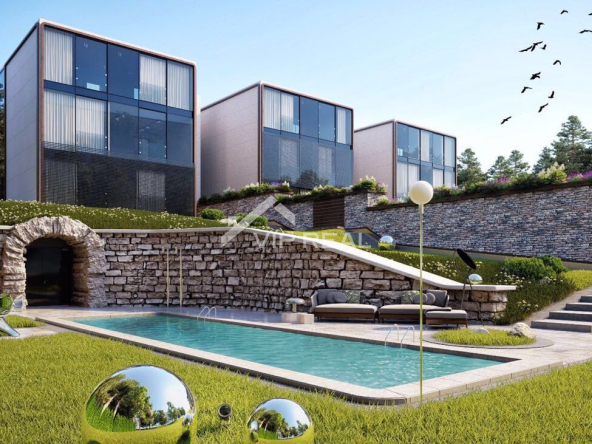 "EMELINAS RESIDENCE"